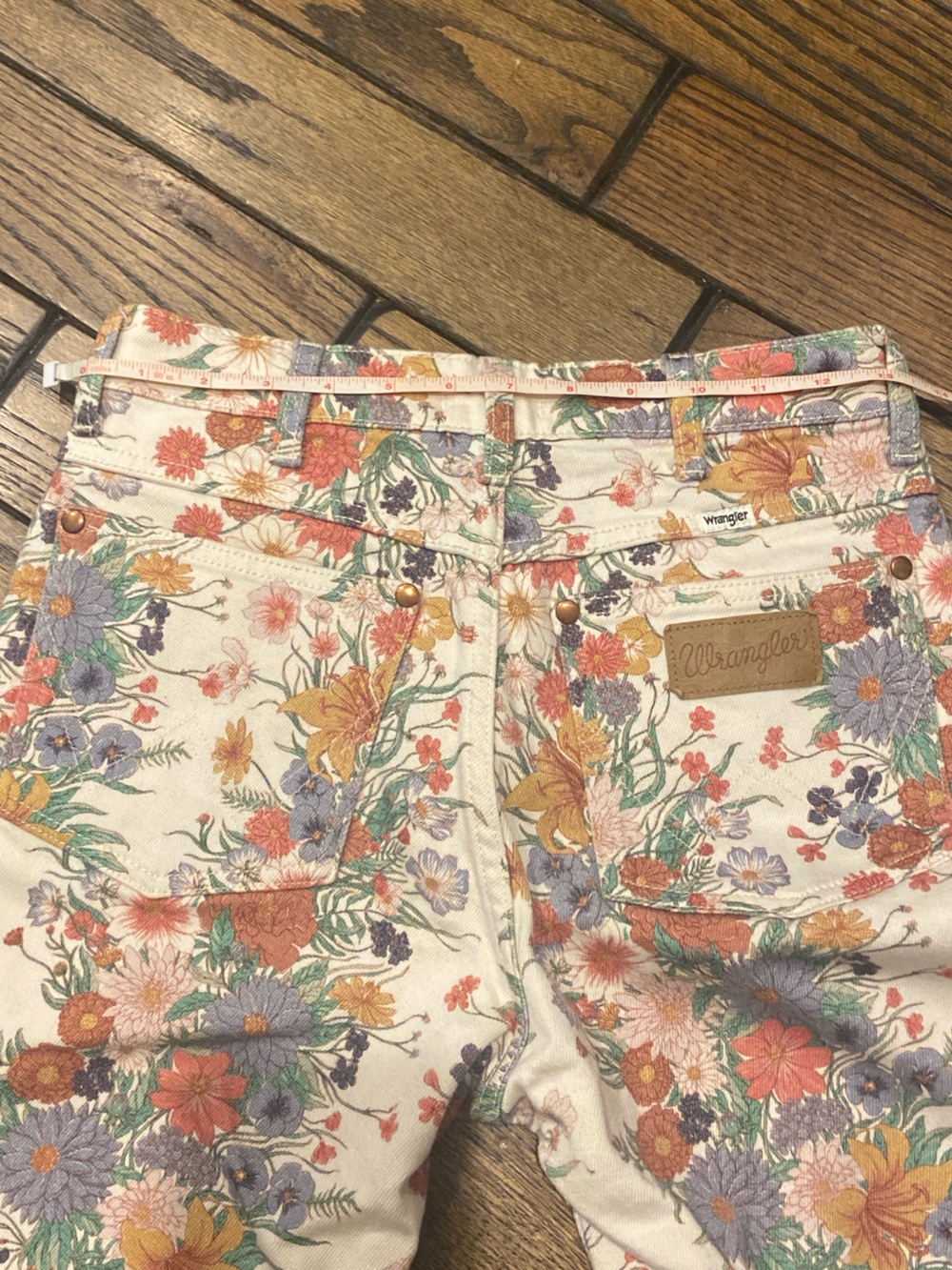 Wrangler Floral Print Westward High Rise Boot size 26/32 Western Feminine Jeans - Picture 8 of 9